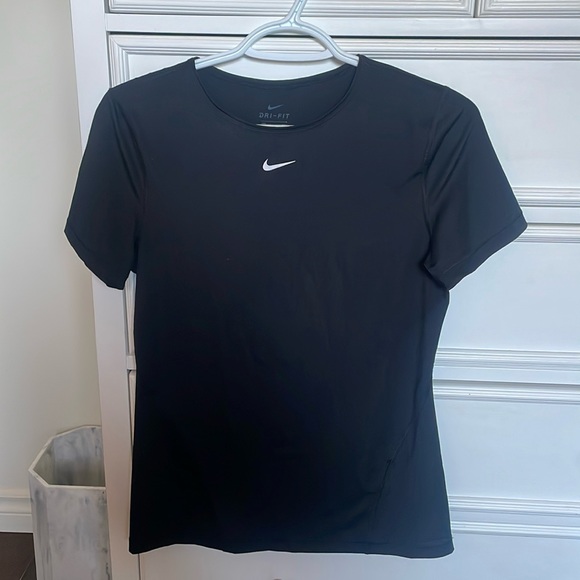 Nike dri-fit short sleeve shirt size small - Picture 1 of 1